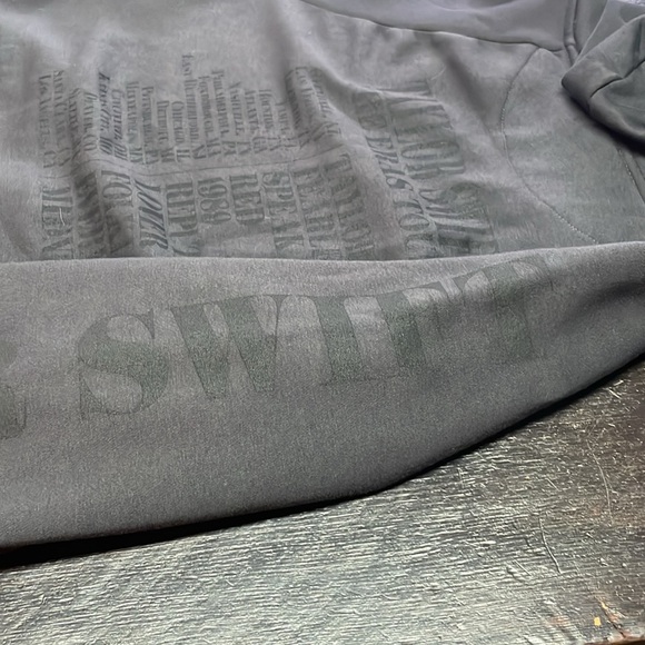 Taylor Swift The Eras Tour Washed Black Tour Hoodie Size M. - Picture 10 of 10